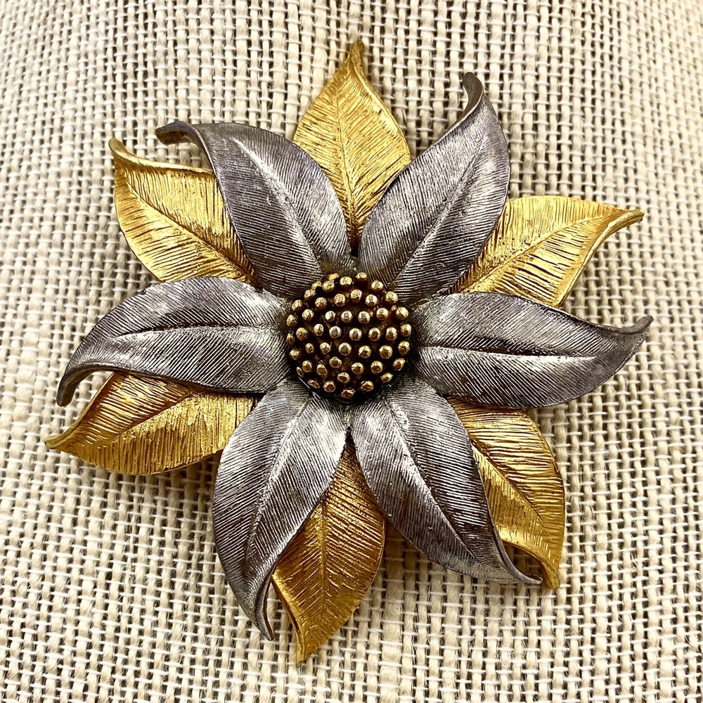 CELEBRITY NY Vintage POINSETTIA  Brooch